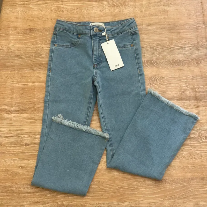 Pantalón Mango de patas anchas 