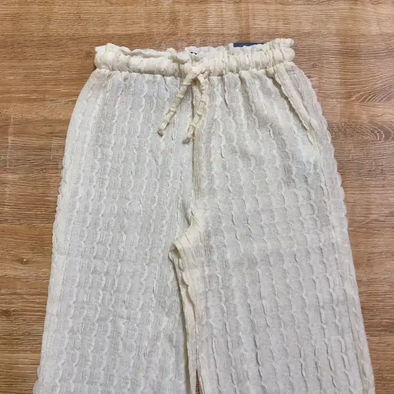 Pantaloneta color crema 