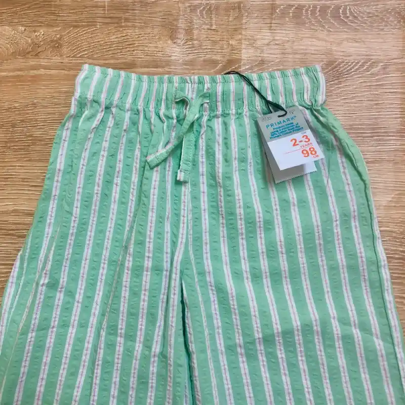 Pantaloneta color verde 