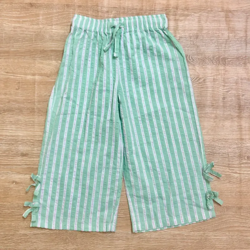 Pantaloneta color verde 