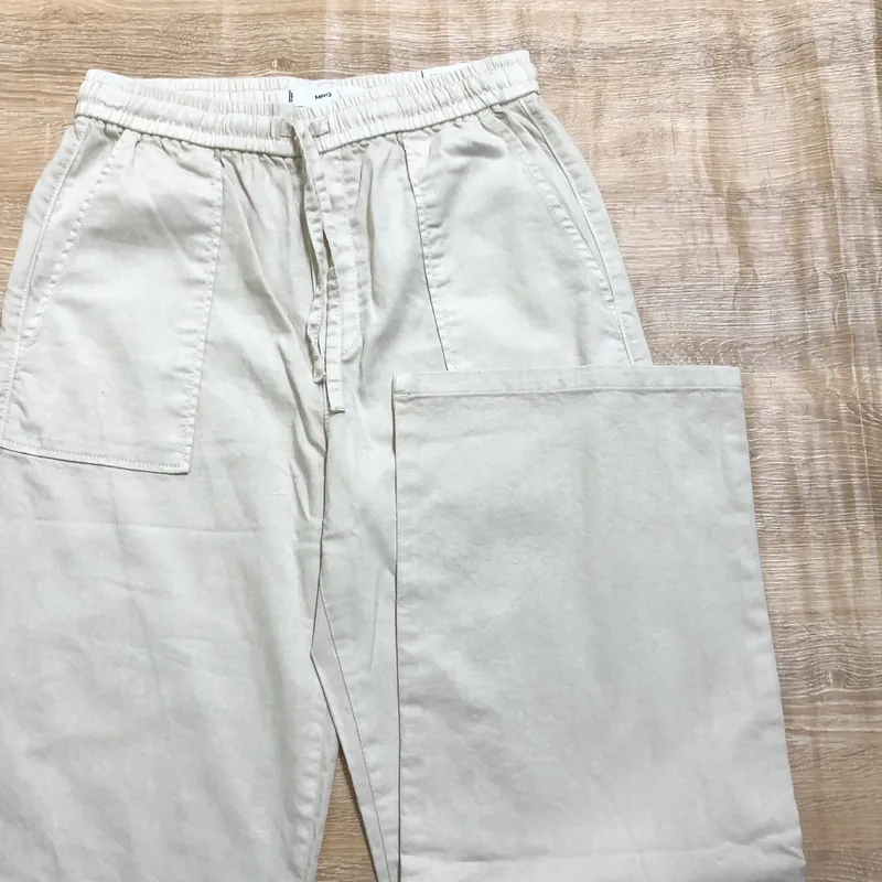 Pantaloneta Mango color beige 