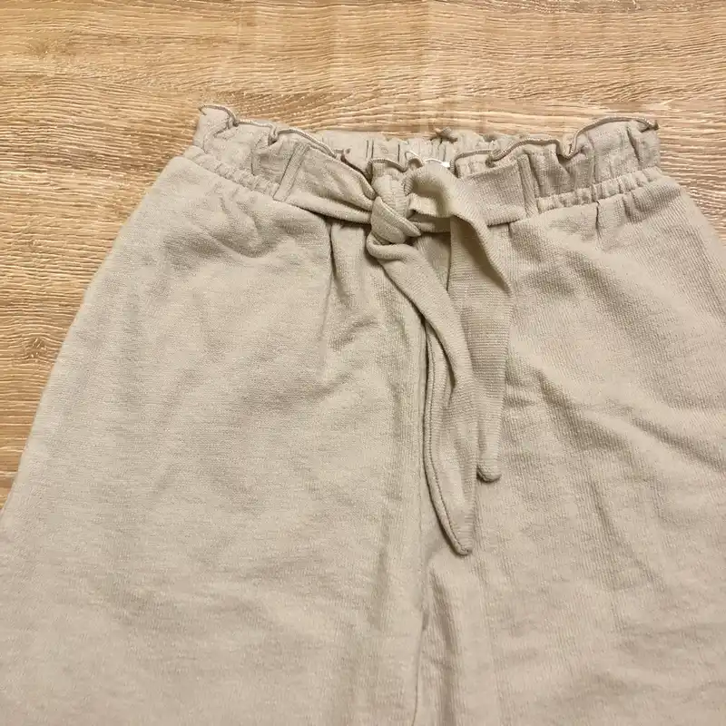 Pantaloneta Mango color beige 