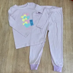 Pijama color violeta con corazones 
