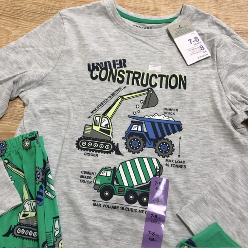 Pijama con grúas color gris y verde