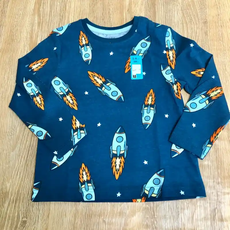 Pijama con muchos cohetes 