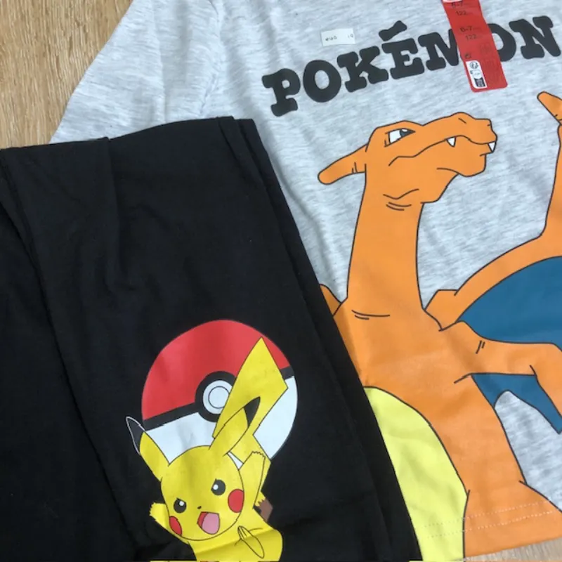 Pijama de Pokémon color gris 