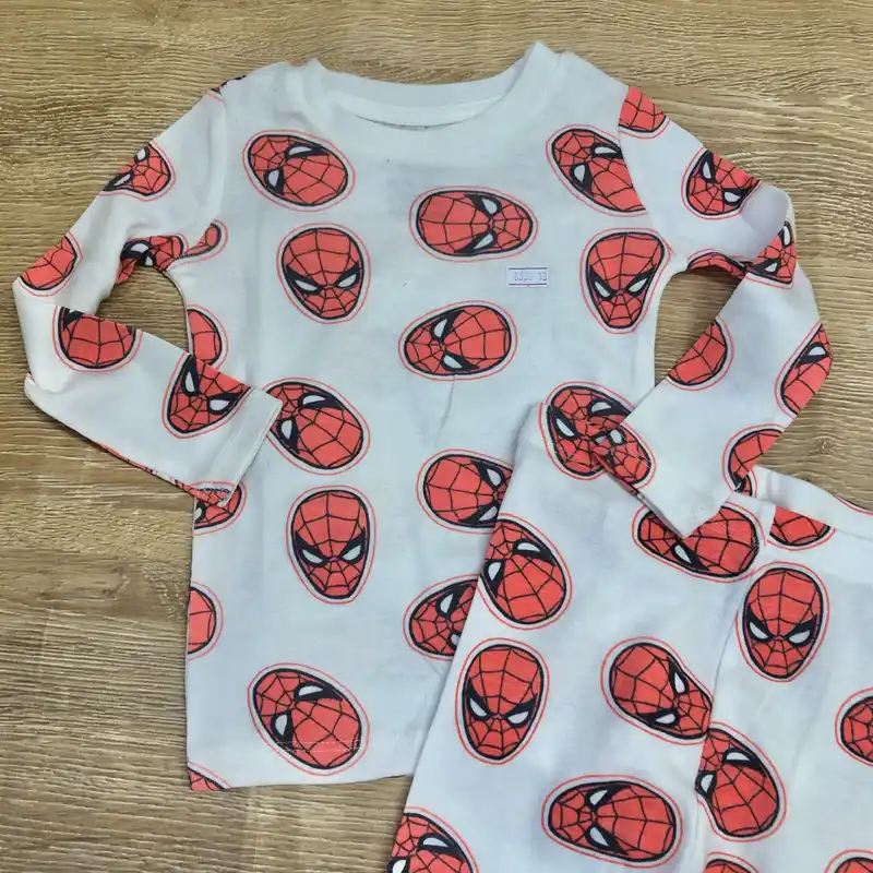 Pijama de Spiderman color blanco 