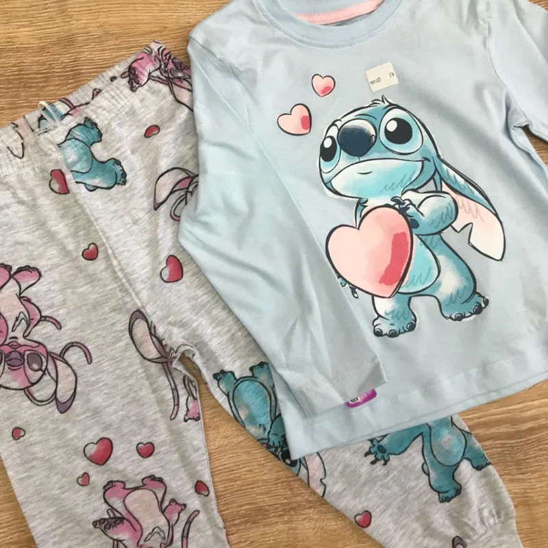 Pijama de Stich con corazones 