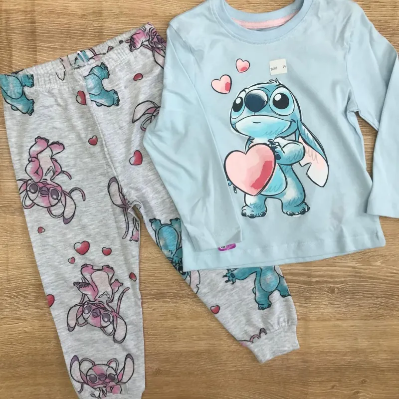 Pijama de Stich con corazones 