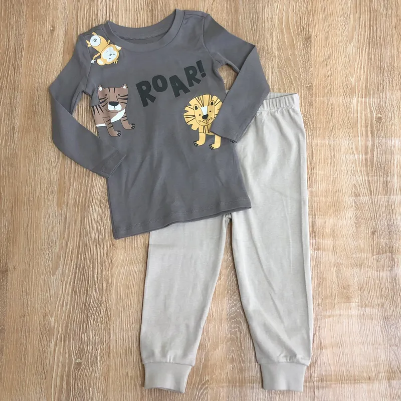 Pijama “Roar” color marrón 