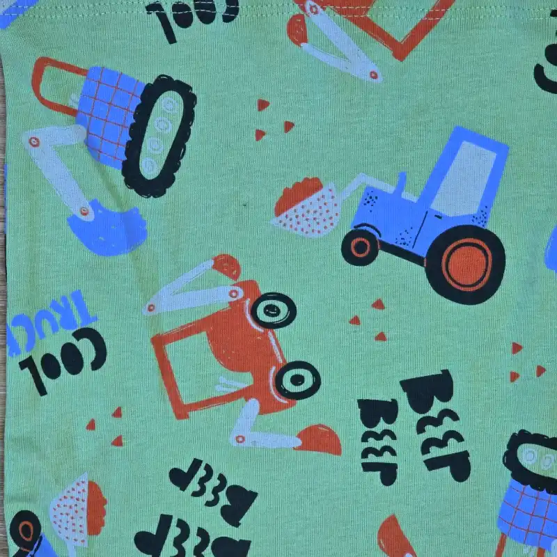 Pijama verde de carros
