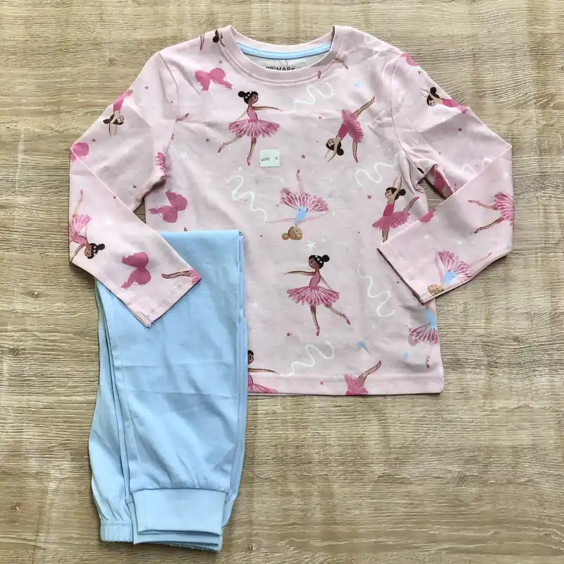 Pijama con bailarinas color rosado y azul