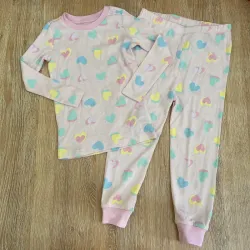 Pijamas color rosado con corazones 