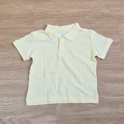 Polo color amarillo básico