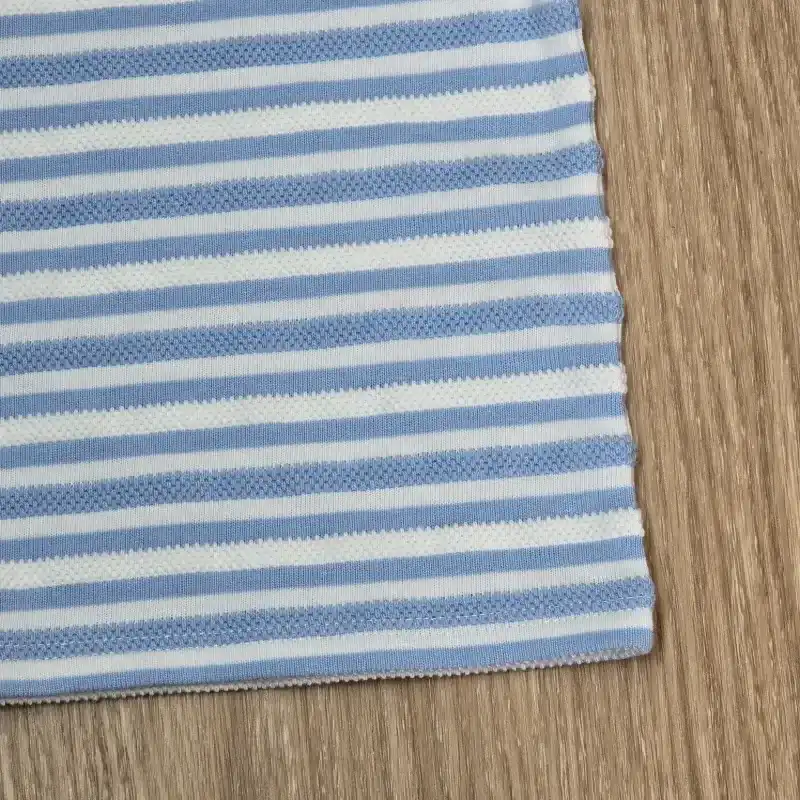 Polo color azul con rayas