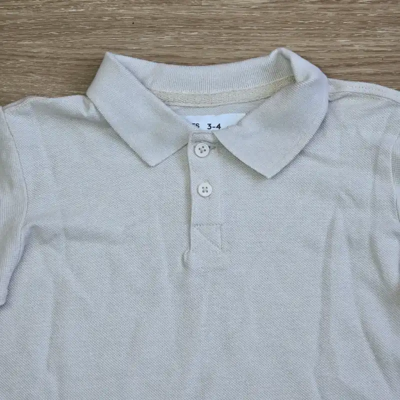 Polo color beich básico