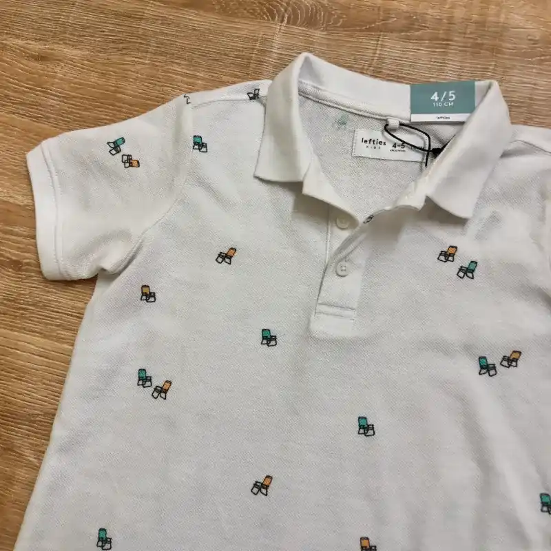 Polo color blanco con sillitas 