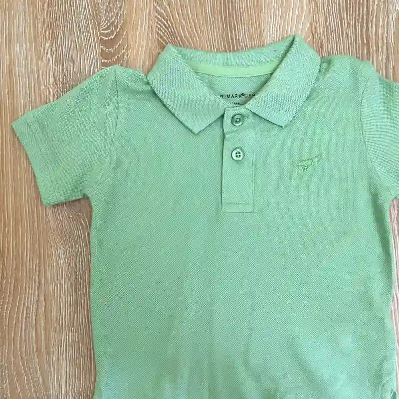 Polo de color verde