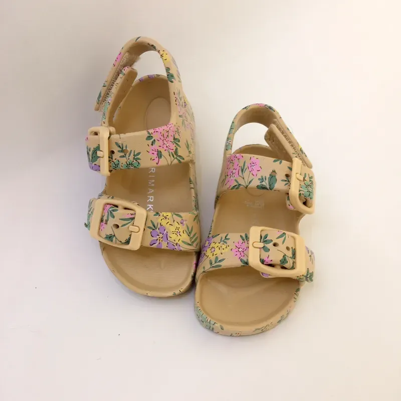 Prácticas engomadas color beige con flores