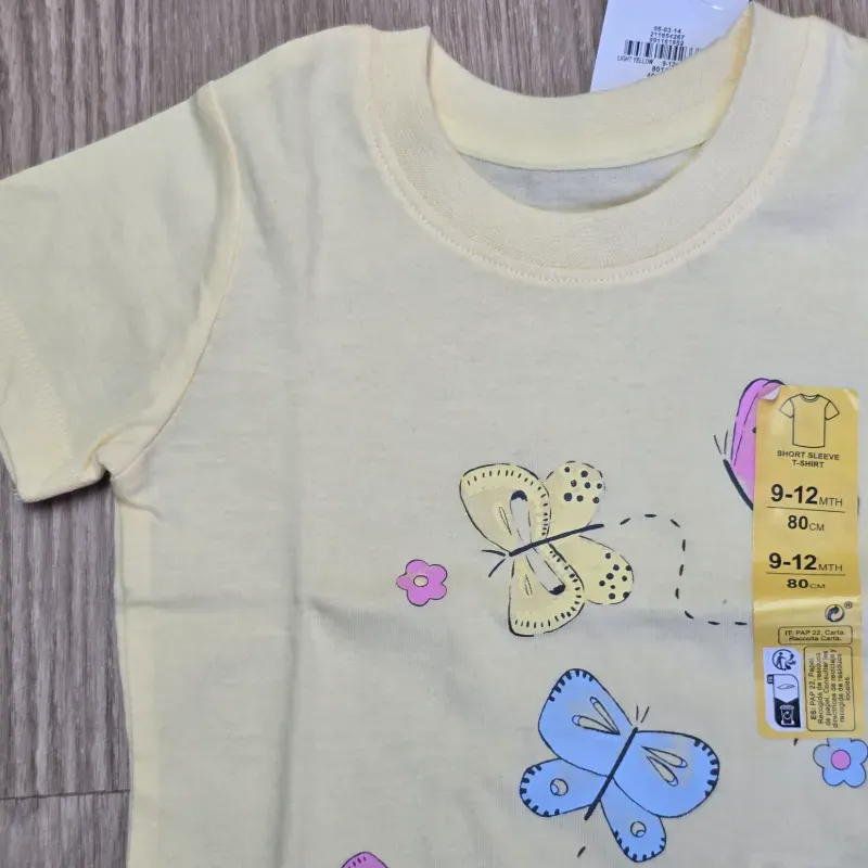 Pulóver amarillo con mariposas