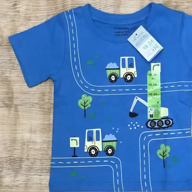 Pulóver azul con carretera