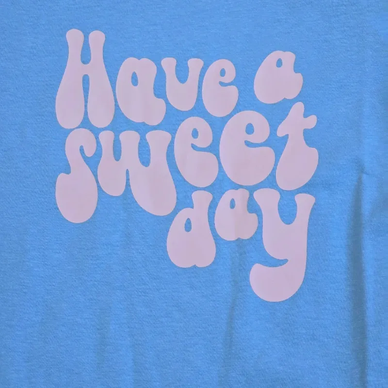 Pulover Azul con letras rosa