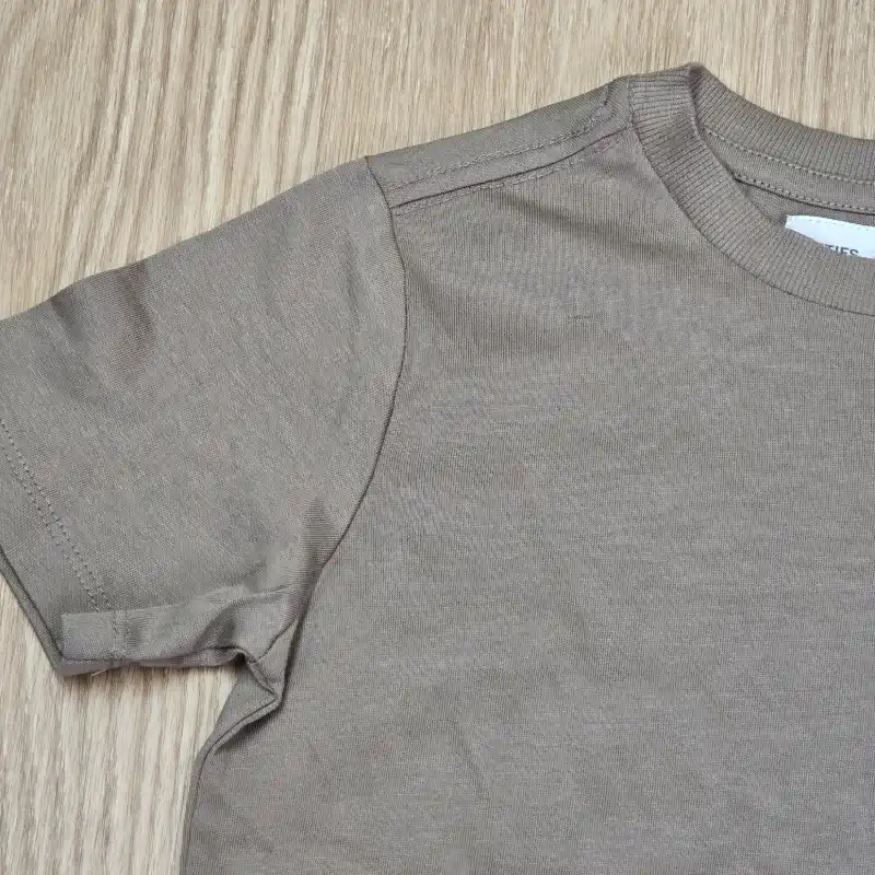 Pulover basico color marrón