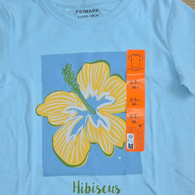 Pulover color azul con flores amarilla
