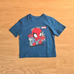 Pulover color azul de Spiderman