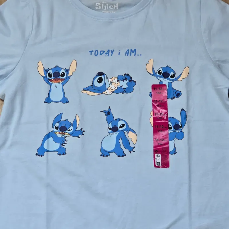 Pulover color azul de Stich