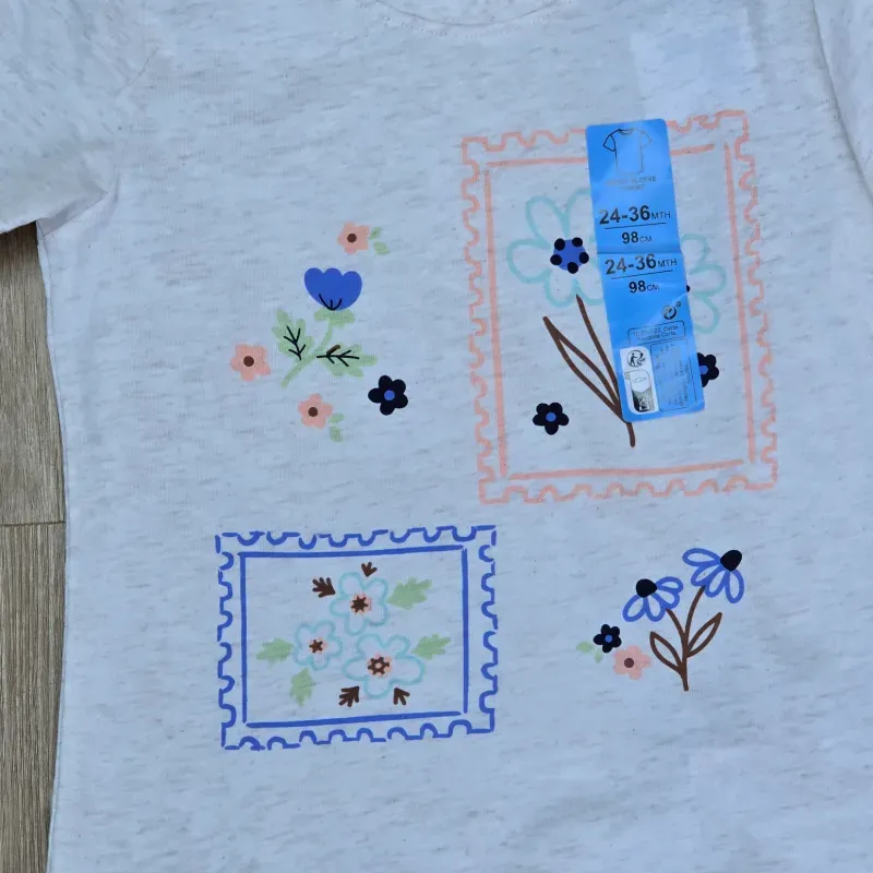 Pulover color beich con flores