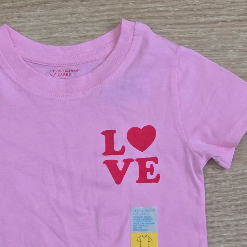 Pulover color rosado con Love