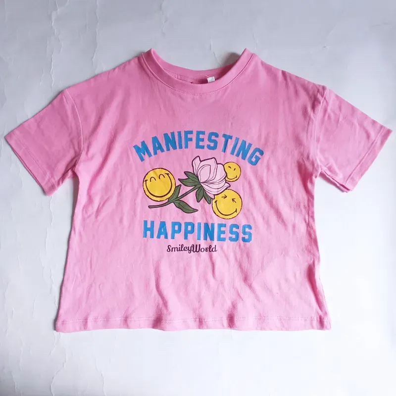 Pulóver color rosado "Manifesting Happiness"