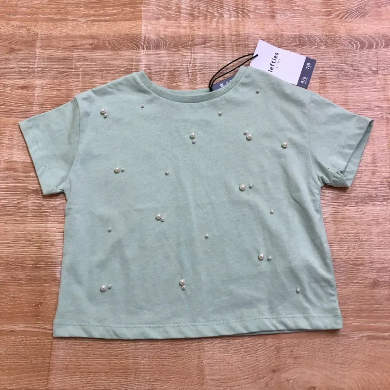 Pulóver color verde con perlas 
