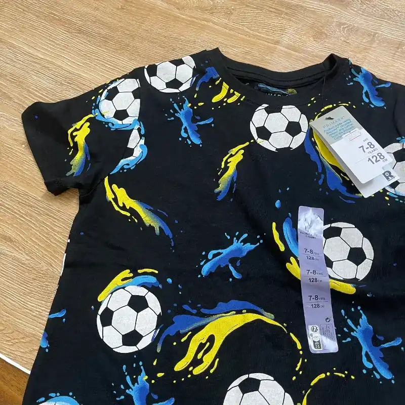 Pulóver con balones de fútbol