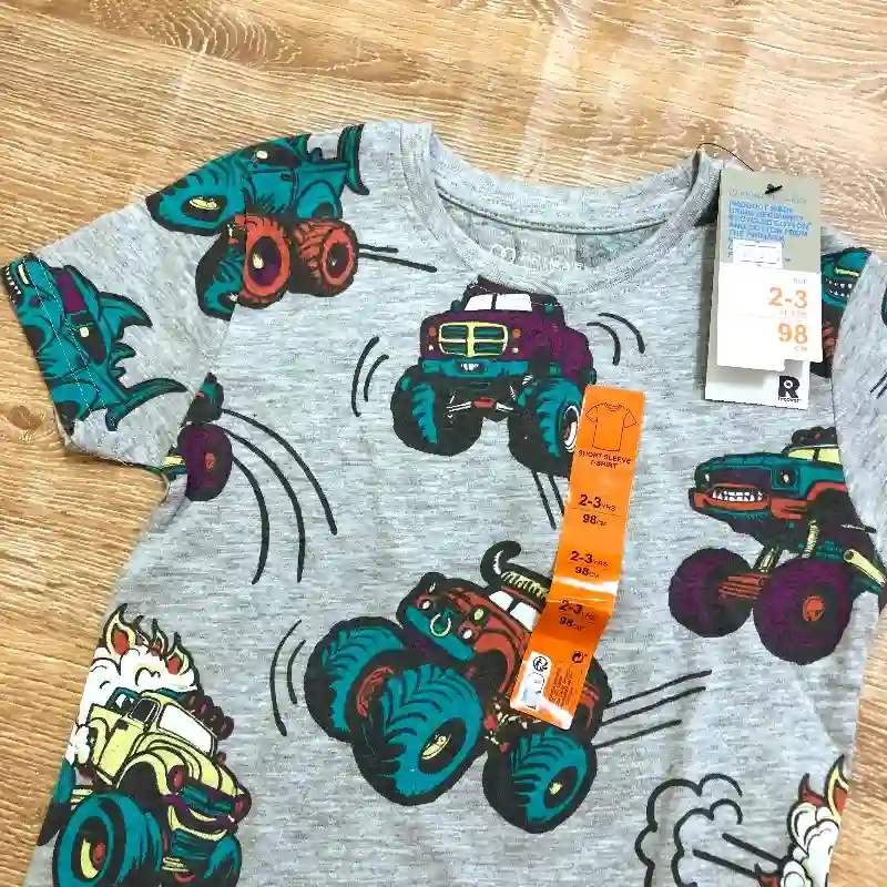 Pulóver con camiones monstruos 