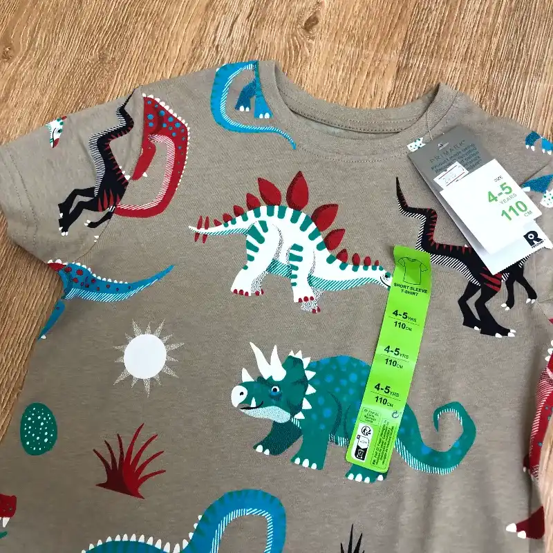 Pulóver con dinosaurios