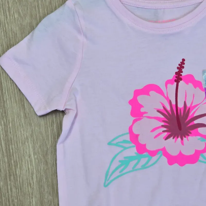 Pulóver con flor en el centro color rosado