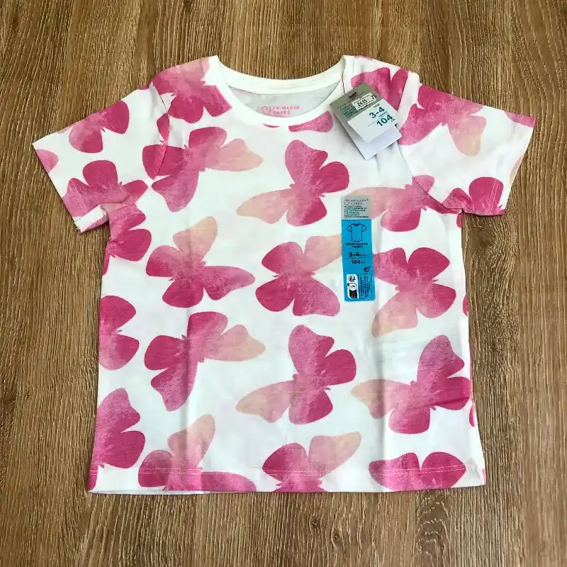 Pulóver con mariposas rosadas