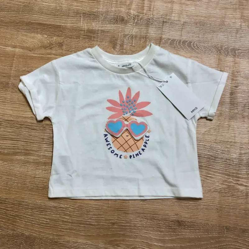 Pulóver con piña en el centro 