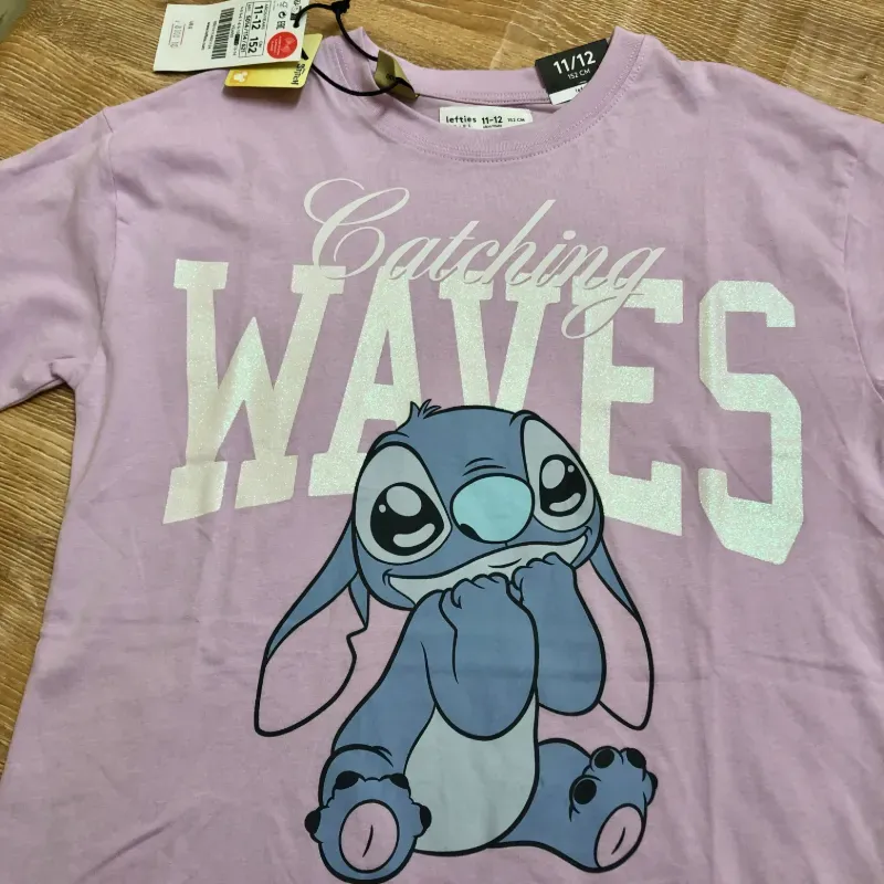 Pulóver con Stitch "Catching Waves"
