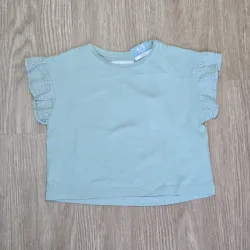 Pulover con vuelos color verde