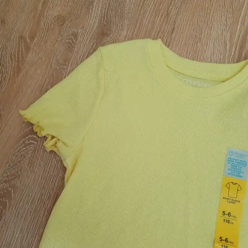 Pulóver de canalé color amarillo