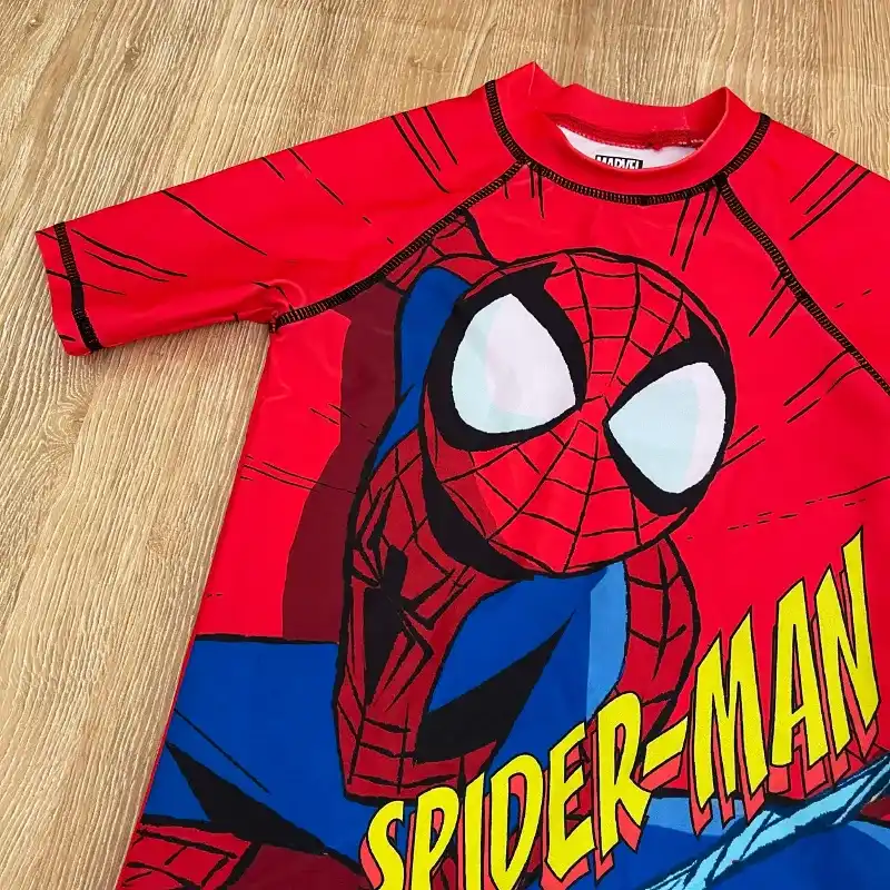 Pulóver de playa con Spiderman 