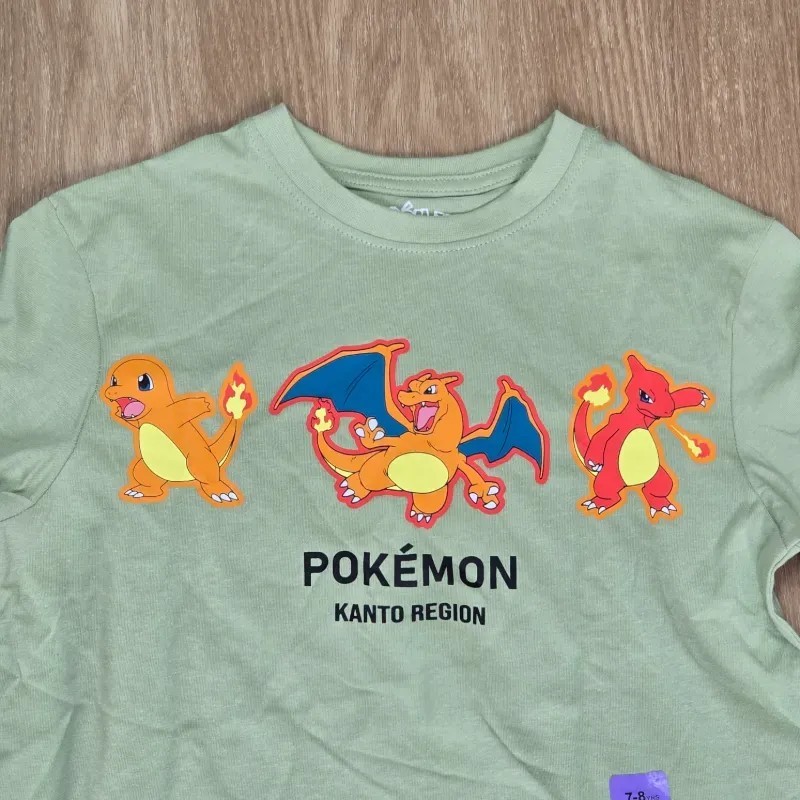 Pulover de Pokémon color verde