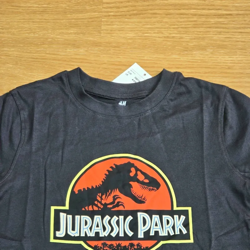 Pulover negro dinosaurios