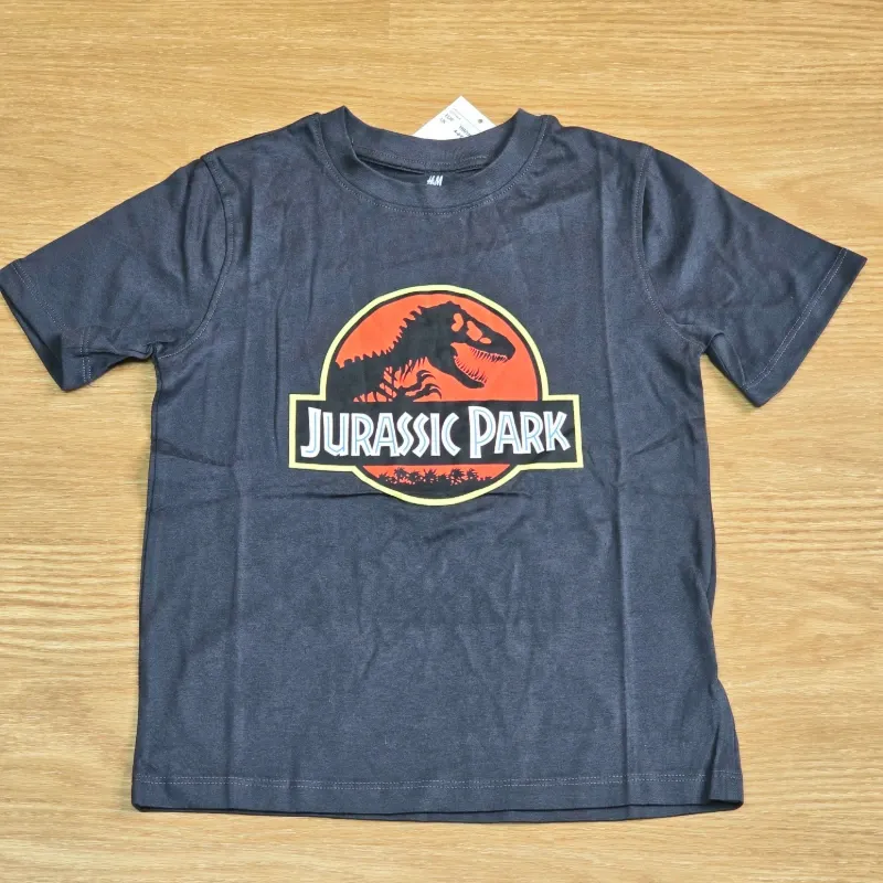 Pulover negro dinosaurios