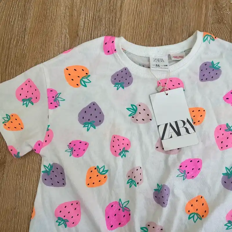 Pulóver Zara con fresas