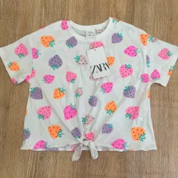 Pulóver Zara con fresas