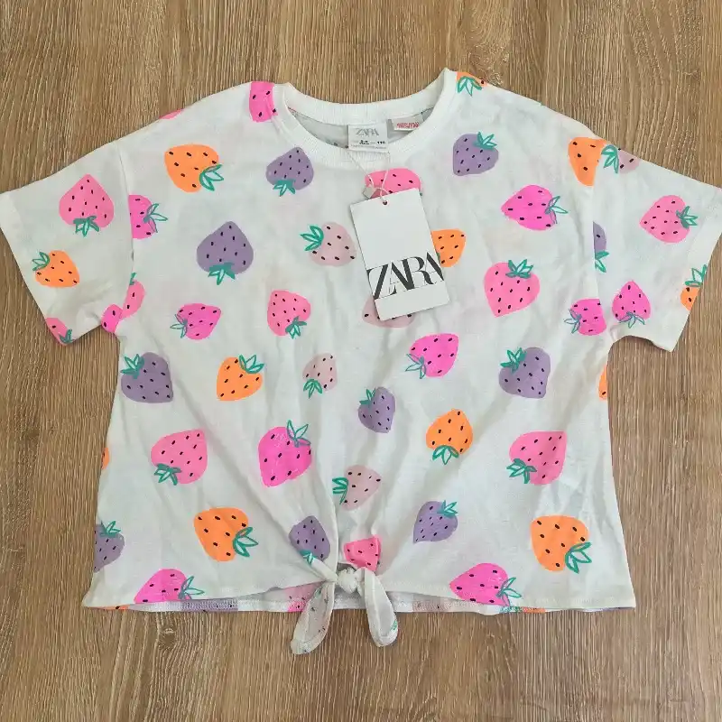 Pulóver Zara con fresas